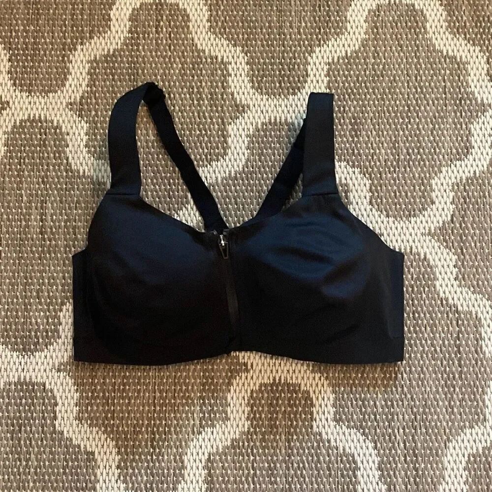 Victoria’s Secret knock out sports bra size 36DD 